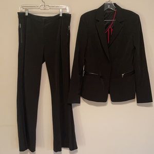 Pant suit